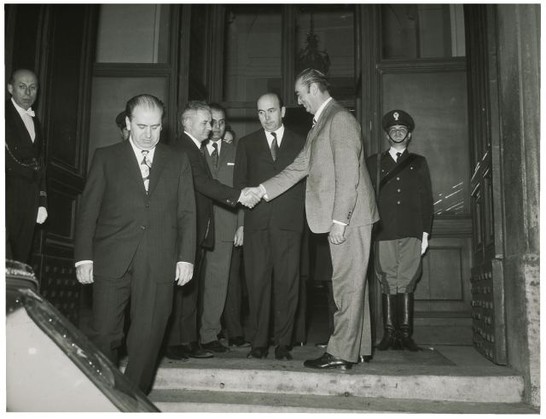 Visita di cortesia al Presidente della Camera on. Pertini del sindaco di Bucarest Sig. Dumitru Popa accompagnato dal sindaco di Roma Clelio Darida