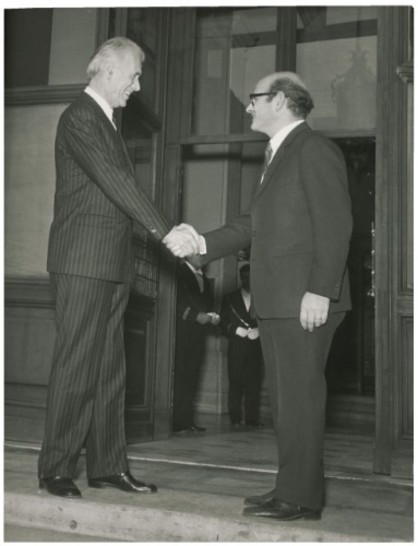 Il presidente della Camera dei Deputati Alessandro Pertini riceve la visita di congedo dell'ambasciatore della Jugoslavia I. Prica