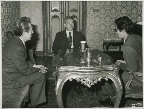 Il presidente della Camera dei Deputati Pietro Ingrao riceve l'ambasciatore del Giappone