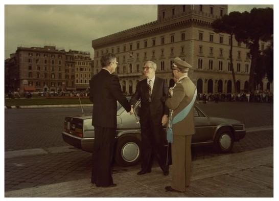 On. Bernardi all'altare della Patria