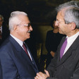 Il Presidente della Camera dei deputati, Luciano Violante, saluta il Vice Primo Ministro iracheno, Tarek Aziz
