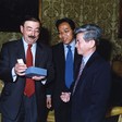 Scambio di doni tra il Vice Presidente della Camera dei deputati, Fabio Mussi, ed il Vice Presidente del Parlamento della Repubblica Socialista del Viet Nam, Mai Tuk Lan