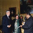 Scambio di doni tra il Presidente della Camera dei deputati, Pier Ferdinando Casini,  ed il Vice Presidente del Consiglio degli Stati dell'India, Najama Heptulla
