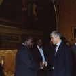 Il Presidente della Camera dei deputati, Pier Ferdinando Casini, saluta il Ministro degli Esteri dello Zambia, Kalombo Mwansa