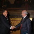 Il Presidente della Camera dei deputati, Fausto Bertinotti, saluta il Presidente della Repubblica del Venezuela, Hugo Rafael Chavez Frias