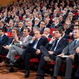 Il Presidente della Camera dei deputati, Gianfranco Fini, in platea, accanto al Presidente della Ferrari, Luca Cordero di Montezemolo e al Presidente del Consiglio dei Ministri, Silvio Berlusconi